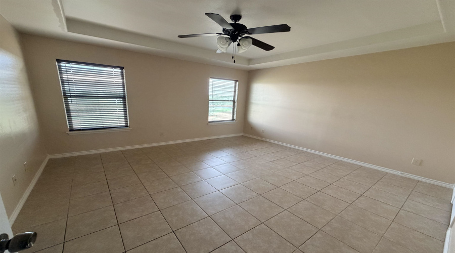 9809 Sterling St., Laredo, Texas 78045, 3 Bedrooms Bedrooms, 7 Rooms Rooms,2 BathroomsBathrooms,Residential,For Rent,9809 Sterling St.,20264677