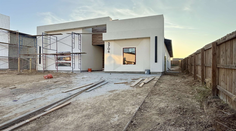 5706 Lone Star Loop, Laredo, Texas 78046, 4 Bedrooms Bedrooms, 4 Rooms Rooms,2 BathroomsBathrooms,Residential,For Sale,5706 Lone Star Loop,20264678