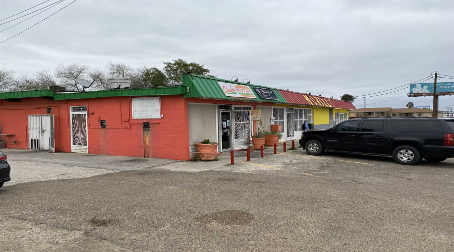 3810 Saunders St, Laredo, Texas 78041-7644, 1 Room Rooms,4 BathroomsBathrooms,Commercial retail/office,For Sale,3810 Saunders St,20264679