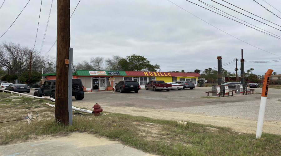3810 Saunders St, Laredo, Texas 78041-7644, 1 Room Rooms,4 BathroomsBathrooms,Commercial retail/office,For Sale,3810 Saunders St,20264679