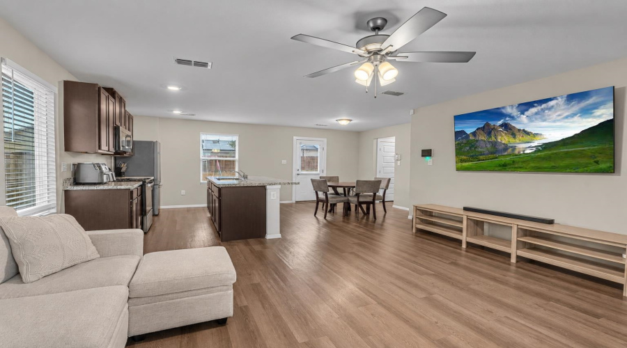 5728 St. Dominic, Laredo, Texas 78046, 4 Bedrooms Bedrooms, 4 Rooms Rooms,2 BathroomsBathrooms,Residential,For Sale,5728 St. Dominic,20264680
