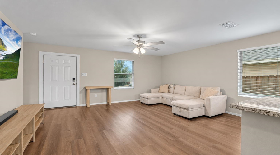 5728 St. Dominic, Laredo, Texas 78046, 4 Bedrooms Bedrooms, 4 Rooms Rooms,2 BathroomsBathrooms,Residential,For Sale,5728 St. Dominic,20264680