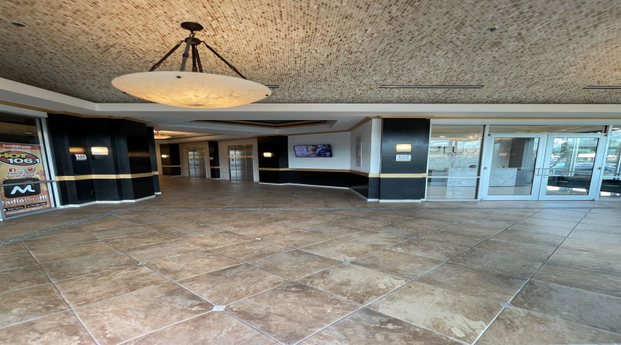216 W Village Blvd, Laredo, Texas 78046, 6 Rooms Rooms,2 BathroomsBathrooms,Commercial retail/office,For Rent,216 W Village Blvd,20264682