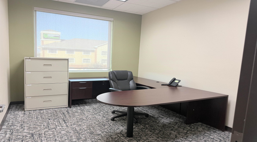 216 W Village Blvd, Laredo, Texas 78046, 6 Rooms Rooms,2 BathroomsBathrooms,Commercial retail/office,For Rent,216 W Village Blvd,20264682