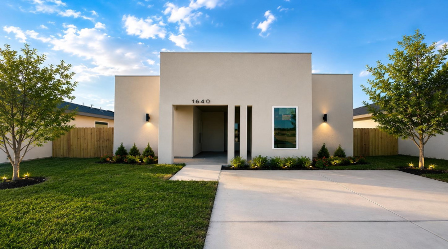 1640 Secretaria Ln., Laredo, Texas 78046, 3 Bedrooms Bedrooms, 5 Rooms Rooms,2 BathroomsBathrooms,Residential,For Sale,1640 Secretaria Ln.,20264685