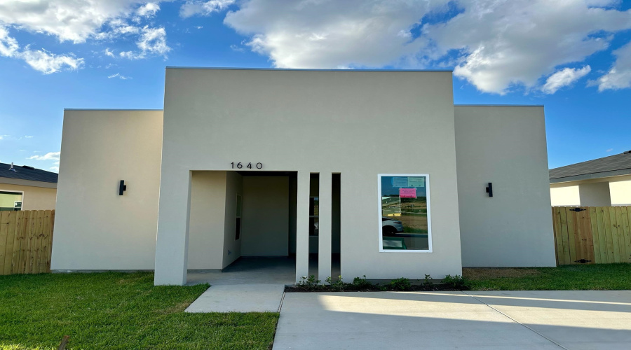 1640 Secretaria Ln., Laredo, Texas 78046, 3 Bedrooms Bedrooms, 5 Rooms Rooms,2 BathroomsBathrooms,Residential,For Sale,1640 Secretaria Ln.,20264685