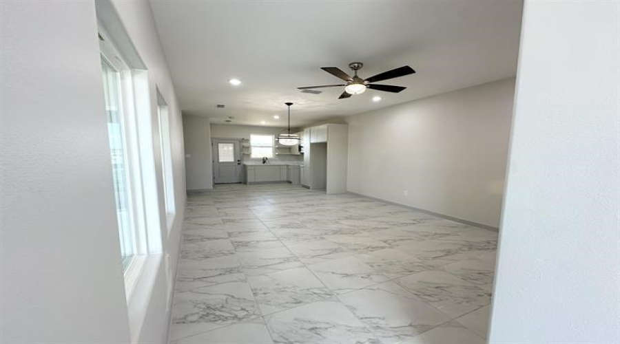 1640 Secretaria Ln., Laredo, Texas 78046, 3 Bedrooms Bedrooms, 5 Rooms Rooms,2 BathroomsBathrooms,Residential,For Sale,1640 Secretaria Ln.,20264685