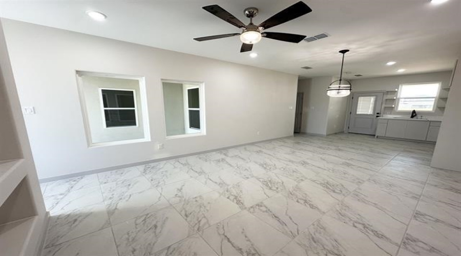 1640 Secretaria Ln., Laredo, Texas 78046, 3 Bedrooms Bedrooms, 5 Rooms Rooms,2 BathroomsBathrooms,Residential,For Sale,1640 Secretaria Ln.,20264685