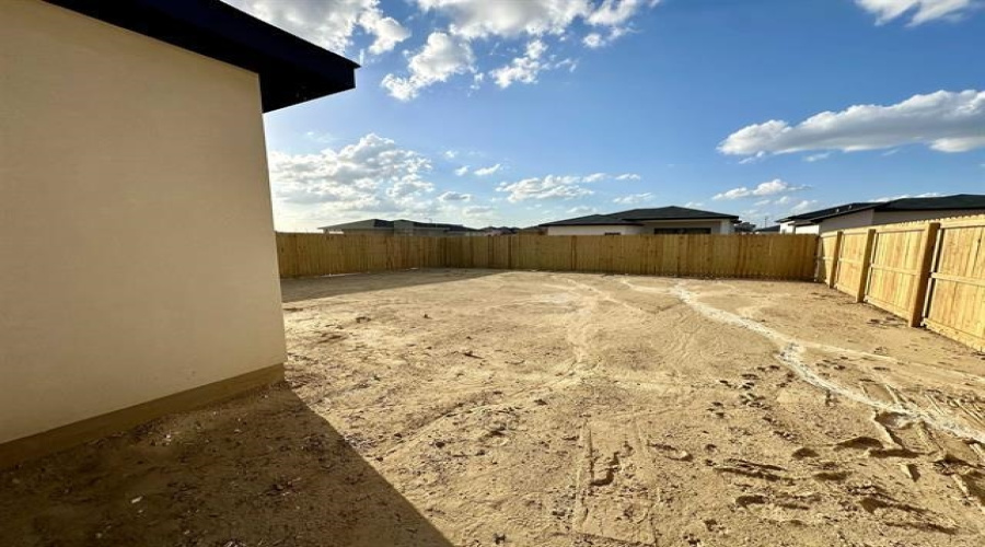 1640 Secretaria Ln., Laredo, Texas 78046, 3 Bedrooms Bedrooms, 5 Rooms Rooms,2 BathroomsBathrooms,Residential,For Sale,1640 Secretaria Ln.,20264685