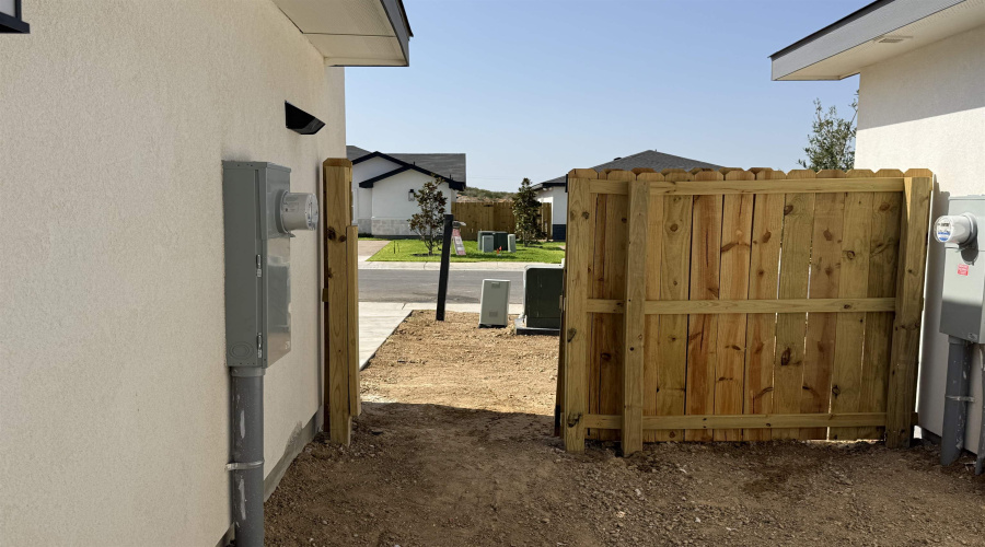 1632 Secretaria Ln., Laredo, Texas 78041, 3 Bedrooms Bedrooms, 5 Rooms Rooms,2 BathroomsBathrooms,Residential,For Sale,1632 Secretaria Ln.,20264687