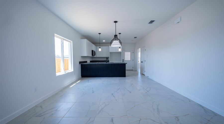 1632 Secretaria Ln., Laredo, Texas 78041, 3 Bedrooms Bedrooms, 5 Rooms Rooms,2 BathroomsBathrooms,Residential,For Sale,1632 Secretaria Ln.,20264687