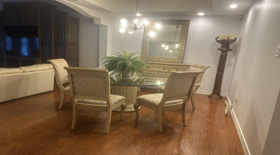 111 E Del Mar Blvd, Laredo, Texas 78041, 4 Bedrooms Bedrooms, 8 Rooms Rooms,3 BathroomsBathrooms,Residential,For Rent,111 E Del Mar Blvd,20264690