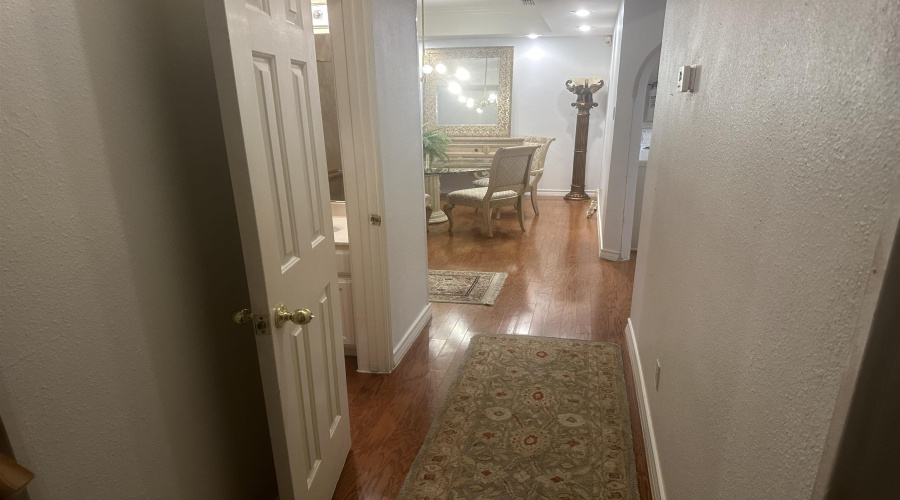 111 E Del Mar Blvd, Laredo, Texas 78041, 4 Bedrooms Bedrooms, 8 Rooms Rooms,3 BathroomsBathrooms,Residential,For Rent,111 E Del Mar Blvd,20264690