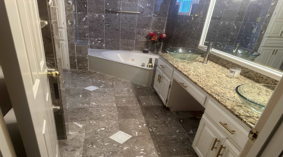 111 E Del Mar Blvd, Laredo, Texas 78041, 4 Bedrooms Bedrooms, 8 Rooms Rooms,3 BathroomsBathrooms,Residential,For Rent,111 E Del Mar Blvd,20264690