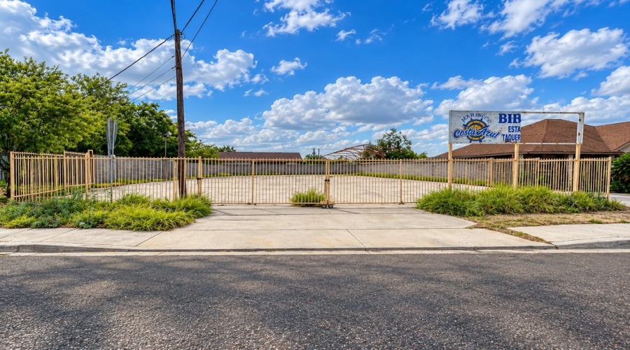 3219 Ross St, Laredo, Texas 78043, ,Land,For Sale,3219 Ross St,20264708