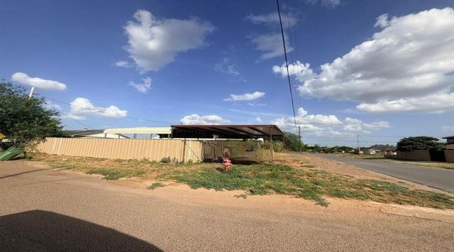 1302 Laredo Ave, Zapata, Texas 78076, 2 Bedrooms Bedrooms, 4 Rooms Rooms,1 BathroomBathrooms,Residential,For Sale,1302 Laredo Ave,20264702