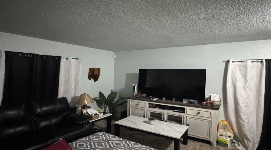1302 Laredo Ave, Zapata, Texas 78076, 2 Bedrooms Bedrooms, 4 Rooms Rooms,1 BathroomBathrooms,Residential,For Sale,1302 Laredo Ave,20264702