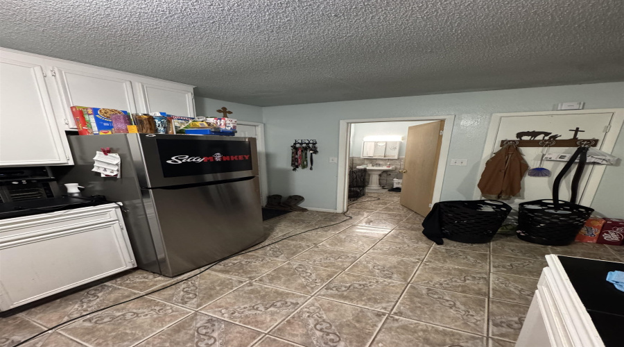 1302 Laredo Ave, Zapata, Texas 78076, 2 Bedrooms Bedrooms, 4 Rooms Rooms,1 BathroomBathrooms,Residential,For Sale,1302 Laredo Ave,20264702