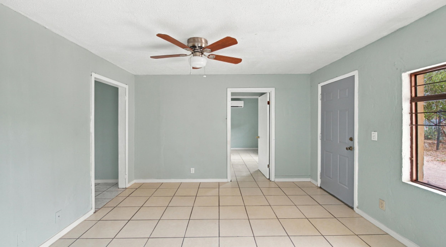 3502 Guadalupe St, Laredo, Texas 78046, 2 Bedrooms Bedrooms, 5 Rooms Rooms,1 BathroomBathrooms,Residential,For Rent,3502 Guadalupe St,20264704