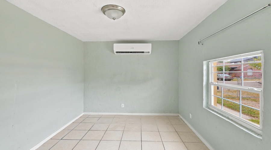 3502 Guadalupe St, Laredo, Texas 78046, 2 Bedrooms Bedrooms, 5 Rooms Rooms,1 BathroomBathrooms,Residential,For Rent,3502 Guadalupe St,20264704