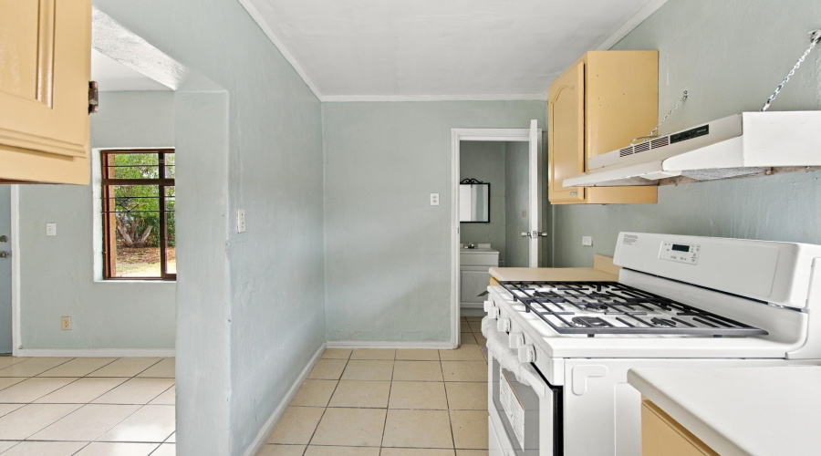 3502 Guadalupe St, Laredo, Texas 78046, 2 Bedrooms Bedrooms, 5 Rooms Rooms,1 BathroomBathrooms,Residential,For Rent,3502 Guadalupe St,20264704