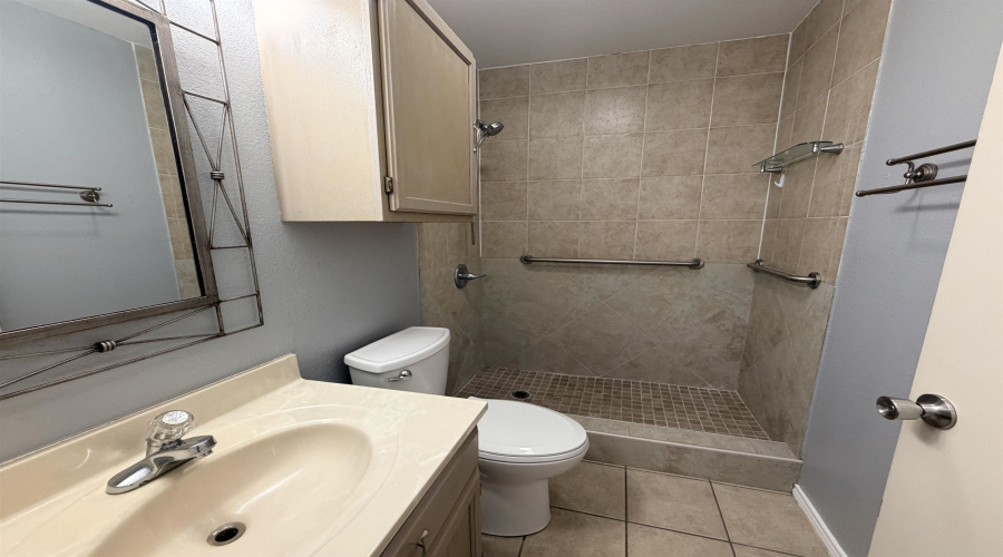 1625 Denmark Ln, Laredo, Texas 78045, 3 Bedrooms Bedrooms, 6 Rooms Rooms,2 BathroomsBathrooms,Residential,For Sale,1625 Denmark Ln,20264711