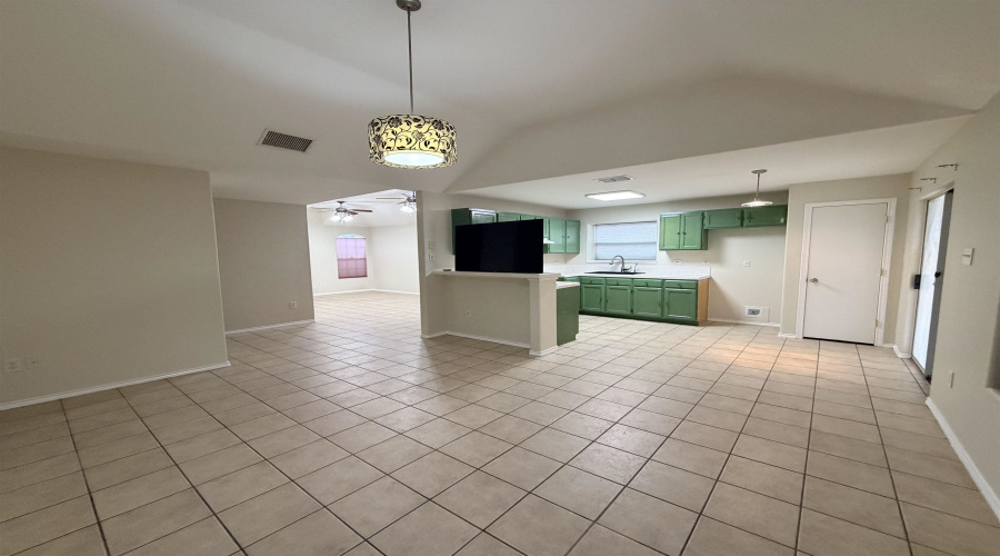 1625 Denmark Ln, Laredo, Texas 78045, 3 Bedrooms Bedrooms, 6 Rooms Rooms,2 BathroomsBathrooms,Residential,For Sale,1625 Denmark Ln,20264711