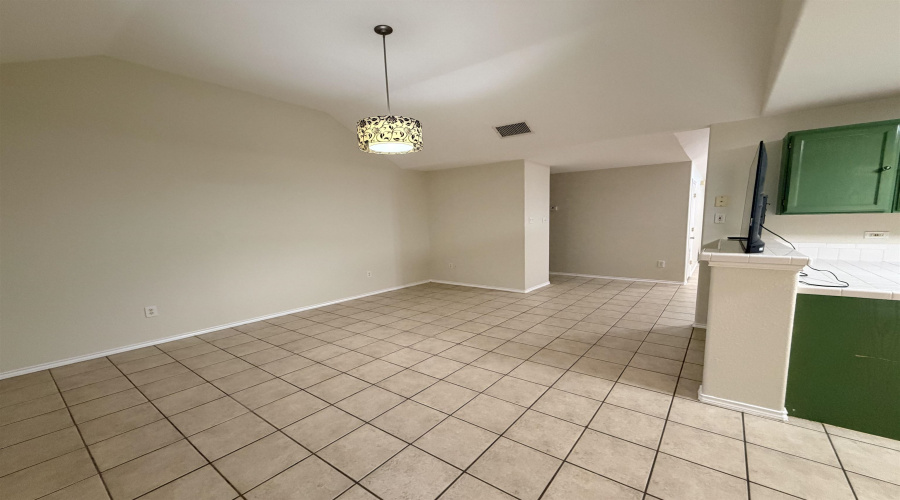 1625 Denmark Ln, Laredo, Texas 78045, 3 Bedrooms Bedrooms, 6 Rooms Rooms,2 BathroomsBathrooms,Residential,For Sale,1625 Denmark Ln,20264711