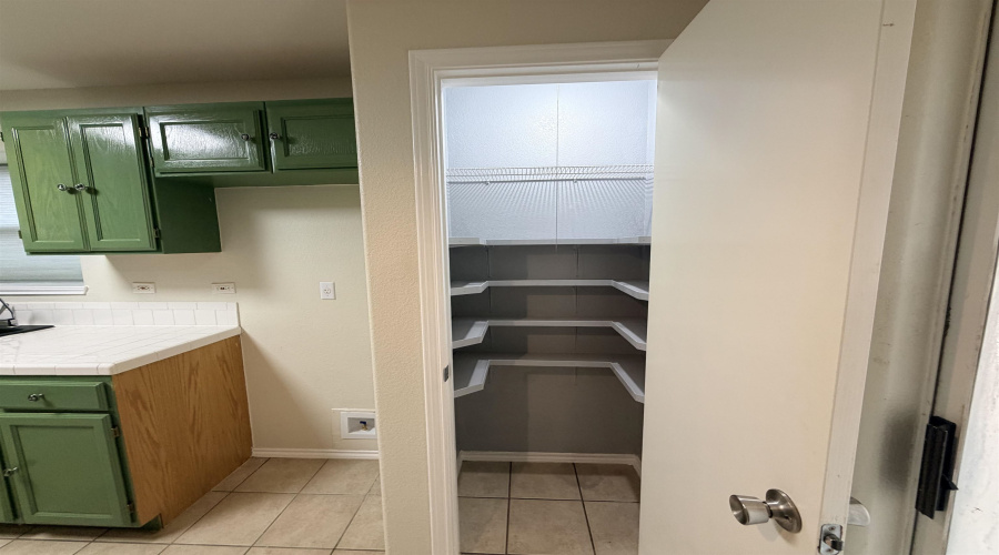 1625 Denmark Ln, Laredo, Texas 78045, 3 Bedrooms Bedrooms, 6 Rooms Rooms,2 BathroomsBathrooms,Residential,For Sale,1625 Denmark Ln,20264711