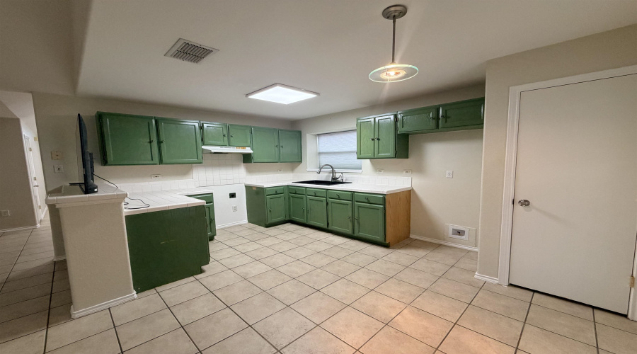 1625 Denmark Ln, Laredo, Texas 78045, 3 Bedrooms Bedrooms, 6 Rooms Rooms,2 BathroomsBathrooms,Residential,For Sale,1625 Denmark Ln,20264711