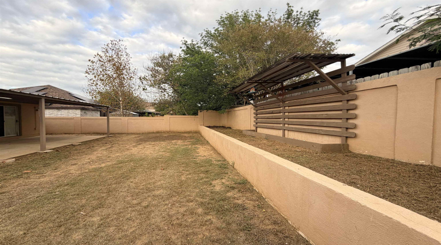 1625 Denmark Ln, Laredo, Texas 78045, 3 Bedrooms Bedrooms, 6 Rooms Rooms,2 BathroomsBathrooms,Residential,For Sale,1625 Denmark Ln,20264711