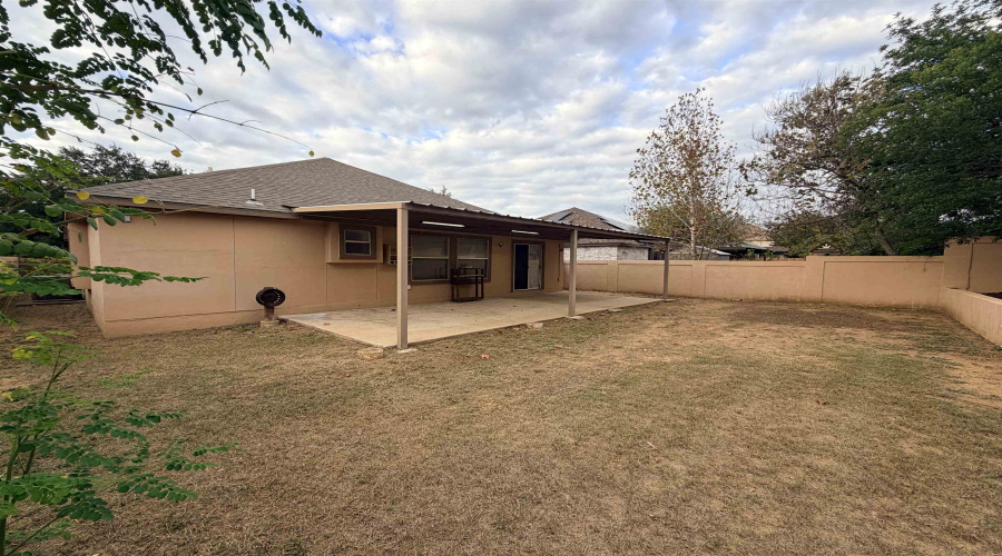 1625 Denmark Ln, Laredo, Texas 78045, 3 Bedrooms Bedrooms, 6 Rooms Rooms,2 BathroomsBathrooms,Residential,For Sale,1625 Denmark Ln,20264711