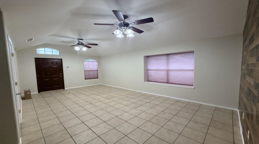 1625 Denmark Ln, Laredo, Texas 78045, 3 Bedrooms Bedrooms, 6 Rooms Rooms,2 BathroomsBathrooms,Residential,For Sale,1625 Denmark Ln,20264711