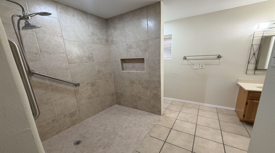 1625 Denmark Ln, Laredo, Texas 78045, 3 Bedrooms Bedrooms, 6 Rooms Rooms,2 BathroomsBathrooms,Residential,For Sale,1625 Denmark Ln,20264711