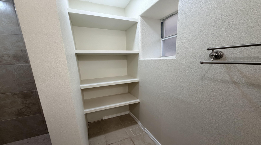 1625 Denmark Ln, Laredo, Texas 78045, 3 Bedrooms Bedrooms, 6 Rooms Rooms,2 BathroomsBathrooms,Residential,For Sale,1625 Denmark Ln,20264711