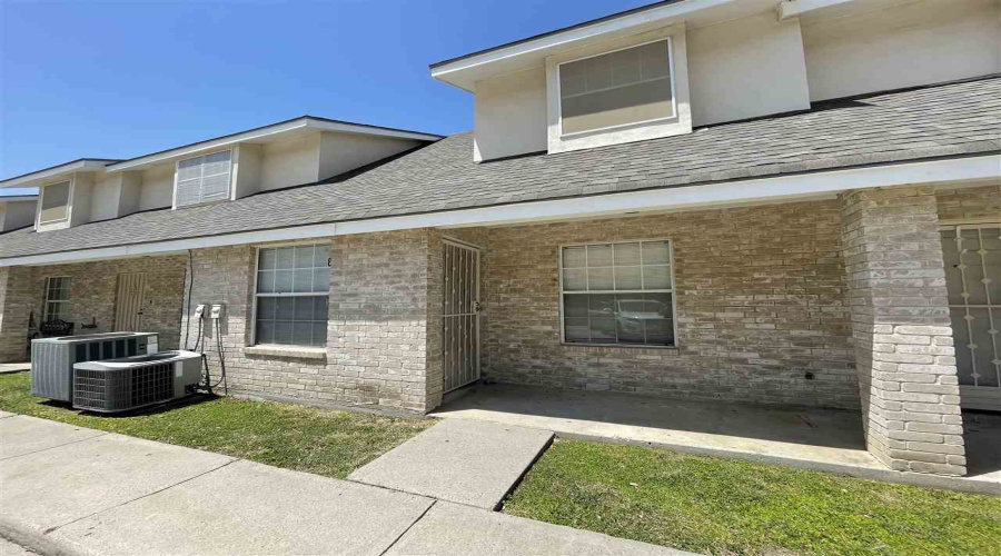 8911 McPherson Rd, Laredo, Texas 78045, 3 Bedrooms Bedrooms, 6 Rooms Rooms,3 BathroomsBathrooms,Residential,For Rent,8911 McPherson Rd,20264712
