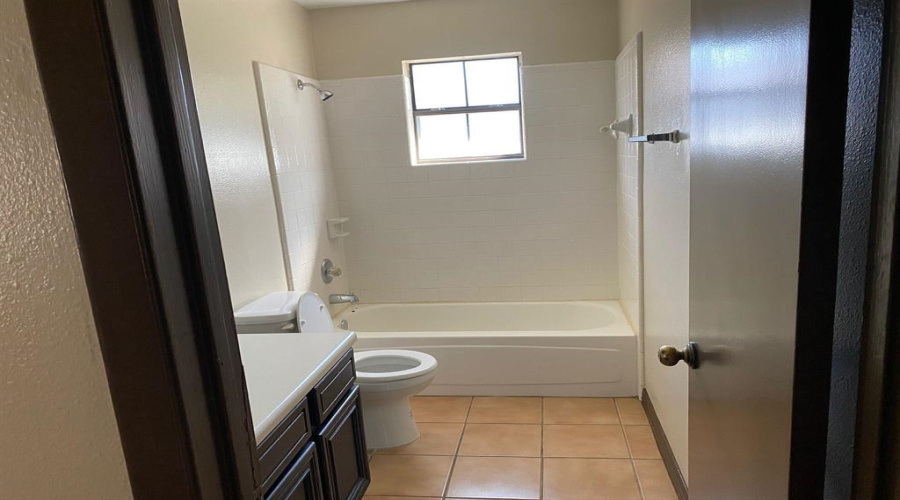 8617 Northridge Lp, Laredo, Texas 78041, 4 Bedrooms Bedrooms, 8 Rooms Rooms,2 BathroomsBathrooms,Residential,For Sale,8617 Northridge Lp,20264713
