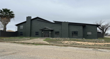 707 Tilden St., Cotulla, Texas 78014, 4 Bedrooms Bedrooms, 5 Rooms Rooms,4 BathroomsBathrooms,Residential,For Rent,707 Tilden St.,20264717