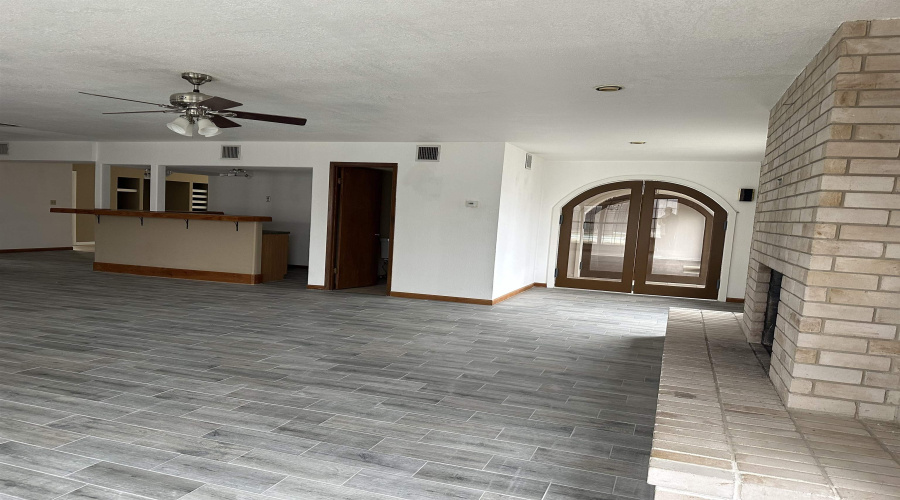 707 Tilden St., Cotulla, Texas 78014, 4 Bedrooms Bedrooms, 5 Rooms Rooms,4 BathroomsBathrooms,Residential,For Rent,707 Tilden St.,20264717