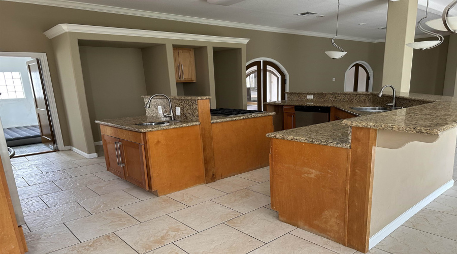 707 Tilden St., Cotulla, Texas 78014, 4 Bedrooms Bedrooms, 5 Rooms Rooms,4 BathroomsBathrooms,Residential,For Rent,707 Tilden St.,20264717