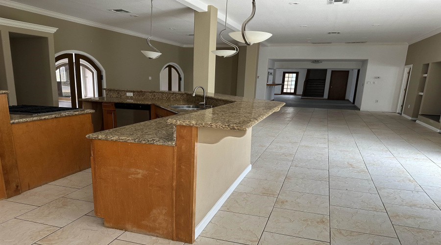 707 Tilden St., Cotulla, Texas 78014, 4 Bedrooms Bedrooms, 5 Rooms Rooms,4 BathroomsBathrooms,Residential,For Rent,707 Tilden St.,20264717