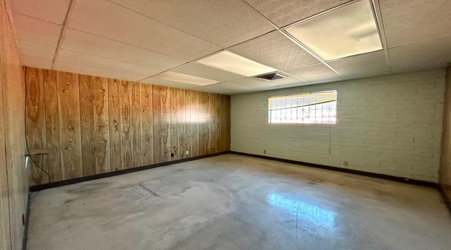 8701 Las Cruces Dr, Laredo, Texas 78045, 1 Bedroom Bedrooms, 6 Rooms Rooms,3 BathroomsBathrooms,Commercial/industrial,For Rent,8701 Las Cruces Dr,20264722