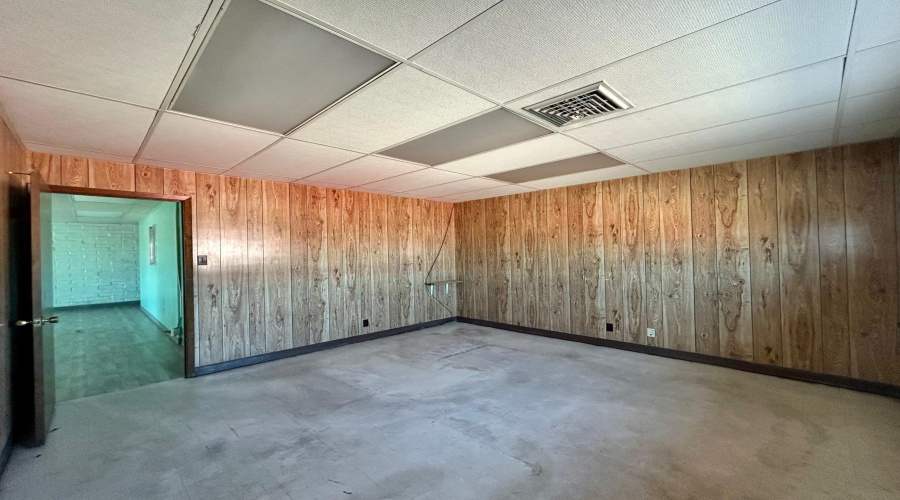 8701 Las Cruces Dr, Laredo, Texas 78045, 1 Bedroom Bedrooms, 6 Rooms Rooms,3 BathroomsBathrooms,Commercial/industrial,For Rent,8701 Las Cruces Dr,20264722