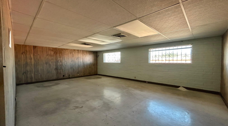 8701 Las Cruces Dr, Laredo, Texas 78045, 1 Bedroom Bedrooms, 6 Rooms Rooms,3 BathroomsBathrooms,Commercial/industrial,For Rent,8701 Las Cruces Dr,20264722