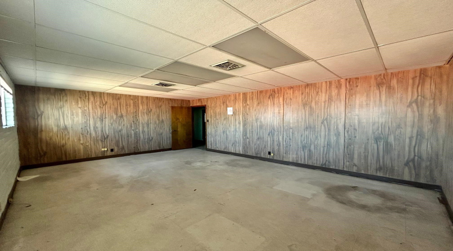 8701 Las Cruces Dr, Laredo, Texas 78045, 1 Bedroom Bedrooms, 6 Rooms Rooms,3 BathroomsBathrooms,Commercial/industrial,For Rent,8701 Las Cruces Dr,20264722