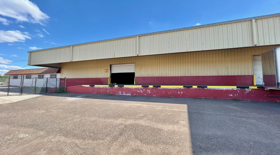 8701 Las Cruces Dr, Laredo, Texas 78045, 1 Bedroom Bedrooms, 6 Rooms Rooms,3 BathroomsBathrooms,Commercial/industrial,For Rent,8701 Las Cruces Dr,20264722