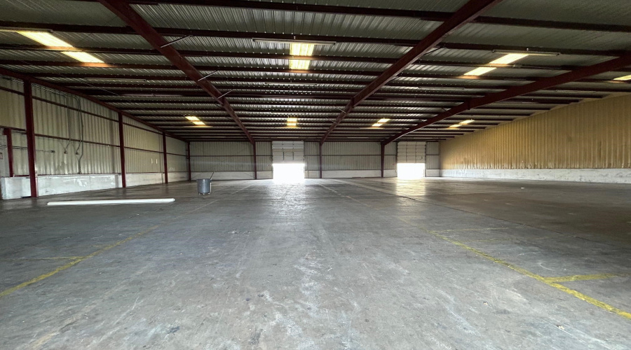 8701 Las Cruces Dr, Laredo, Texas 78045, 1 Bedroom Bedrooms, 6 Rooms Rooms,3 BathroomsBathrooms,Commercial/industrial,For Rent,8701 Las Cruces Dr,20264722