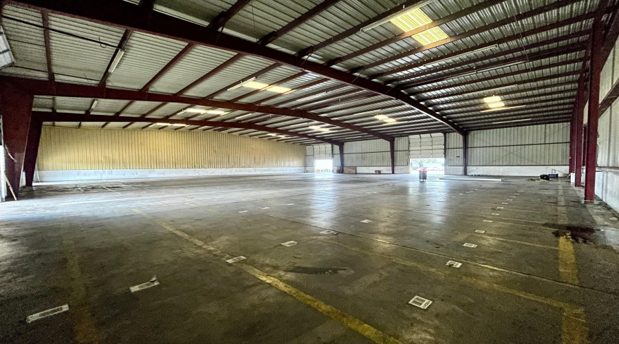8701 Las Cruces Dr, Laredo, Texas 78045, 1 Bedroom Bedrooms, 6 Rooms Rooms,3 BathroomsBathrooms,Commercial/industrial,For Rent,8701 Las Cruces Dr,20264722