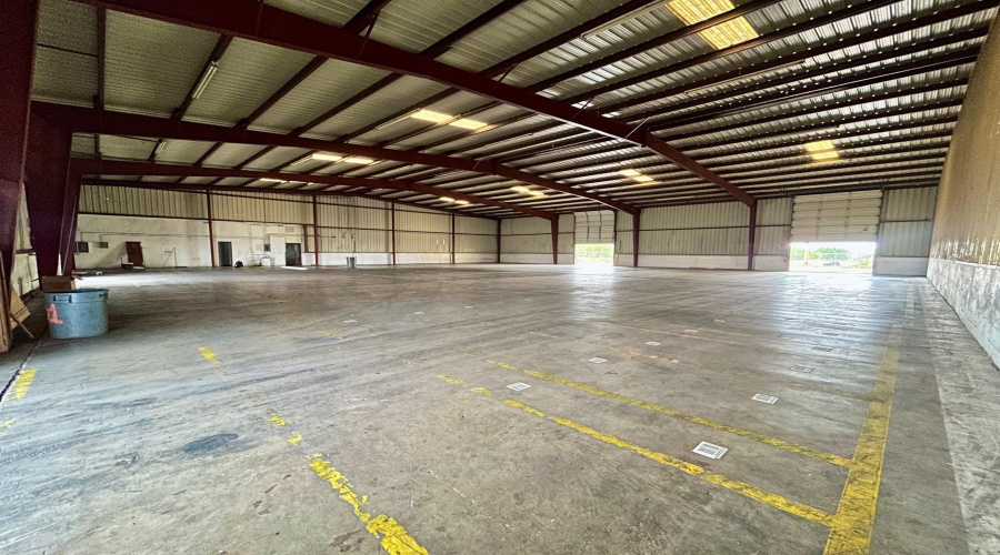 8701 Las Cruces Dr, Laredo, Texas 78045, 1 Bedroom Bedrooms, 6 Rooms Rooms,3 BathroomsBathrooms,Commercial/industrial,For Rent,8701 Las Cruces Dr,20264722