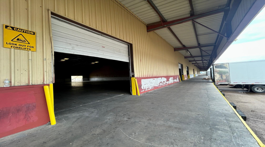 8701 Las Cruces Dr, Laredo, Texas 78045, 1 Bedroom Bedrooms, 6 Rooms Rooms,3 BathroomsBathrooms,Commercial/industrial,For Rent,8701 Las Cruces Dr,20264722
